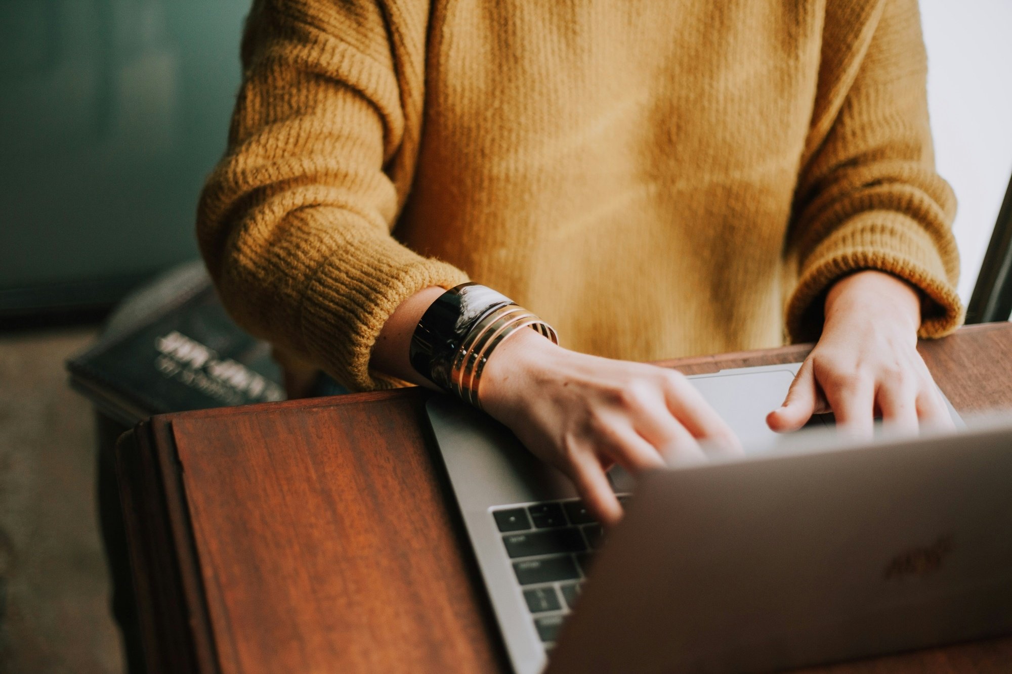 woman on laptop_2000